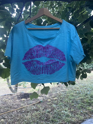 CropTop t-shirt τιρκουάζ σαν καινούργιο με φωσφορίζον σχέδιο