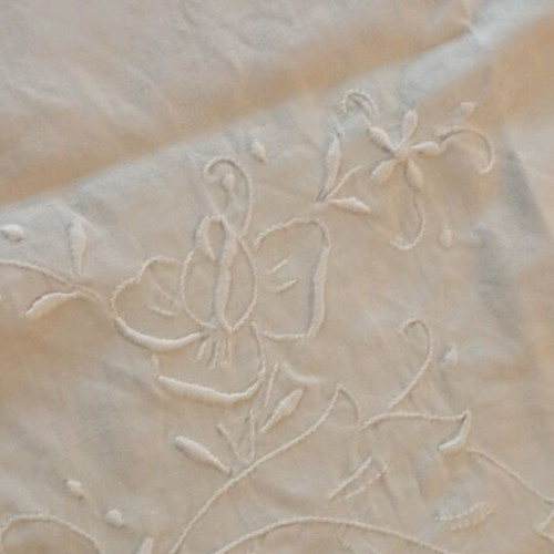 Tablecloth 79x79 white with embroidery like new