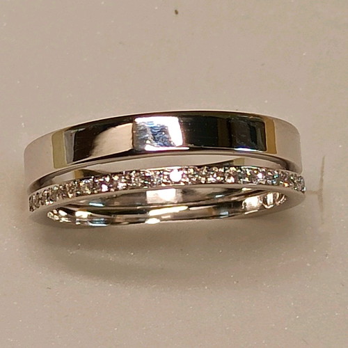 White gold 18K ring with brilliant cut diamonds used