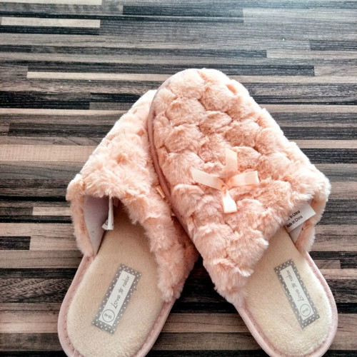 Fur slippers like new, size 38, pink-salmon with fur