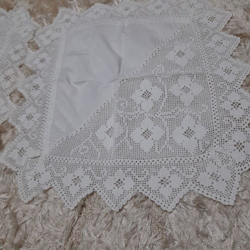 Set of 2 handmade table linens like new, white cotton
