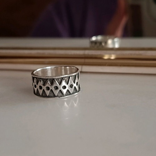 Handmade carved 925 silver geometric ring like new
