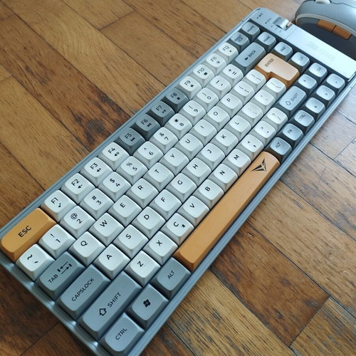 Alcatroz Tetriz Air 300c keyboard and mouse set like new