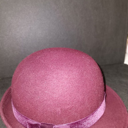 Hat used red women's felt with velvet ribbon