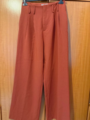 Γυναικεία παντελόνα Stradivarius κεραμίδι like new, μέγεθος M