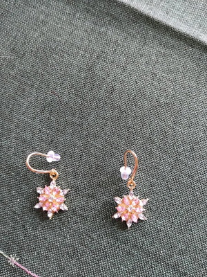 Обеци снежинки нови с розови и бели кристали