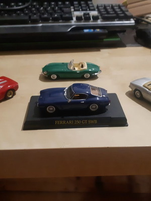Classic car set with Ferrari 250 GT SWB, 330 GTS, 330 P4 and Jaguar E-Type