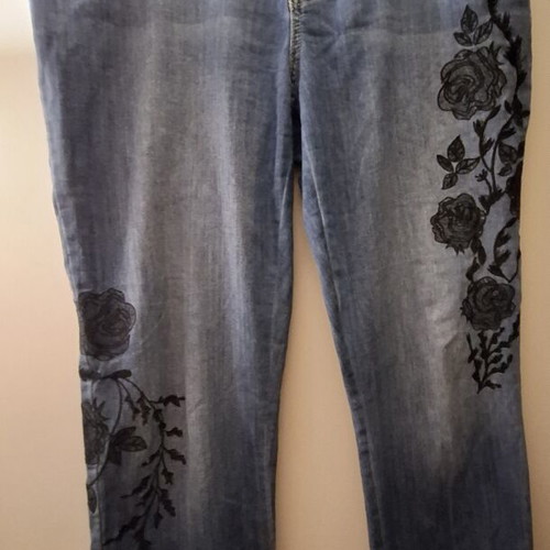 Simply Vera jeans by Vera Wang, soft fabric with elegant border design, size 16