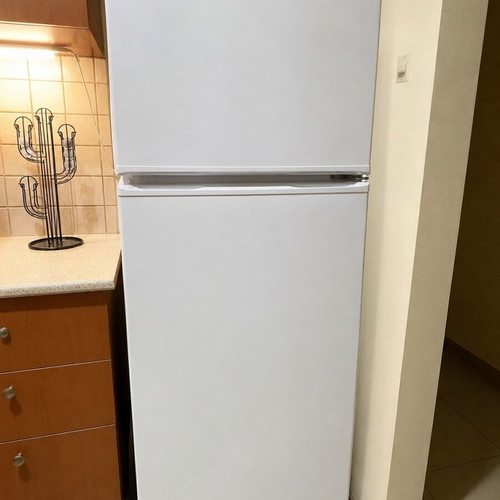 Refrigerator, functional, good condition