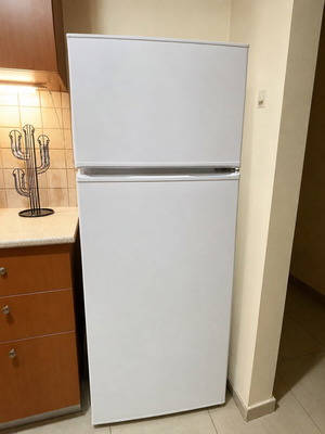 Refrigerator, functional, good condition