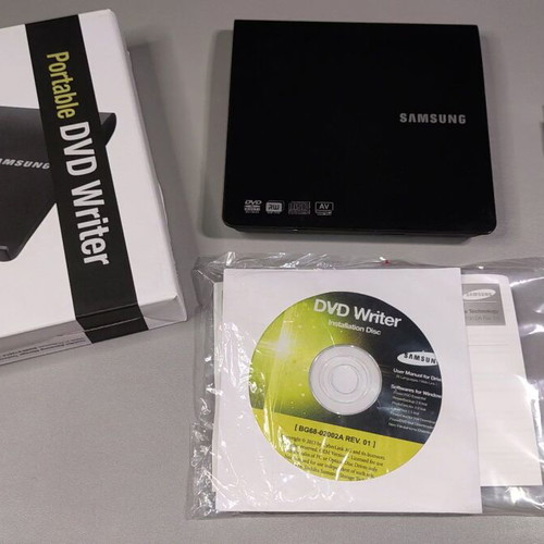 Samsung SE-208 Portable DVD-RW like new with USB cable and software CD