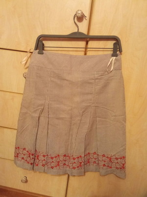 Raxevsky skirt size small like new, cotton with embroidery