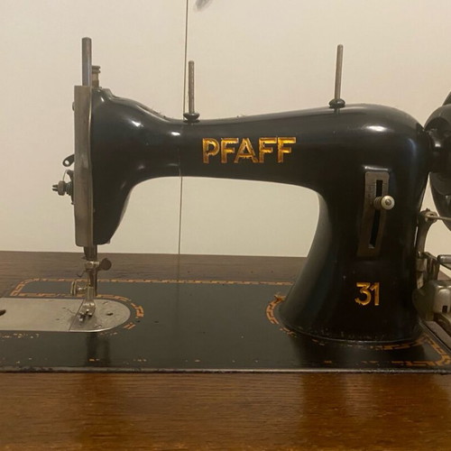 Pfaff-31 sewing machine used, treadle, functional, 1950