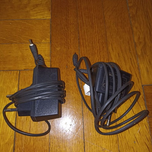 Nokia black chargers, set of 2