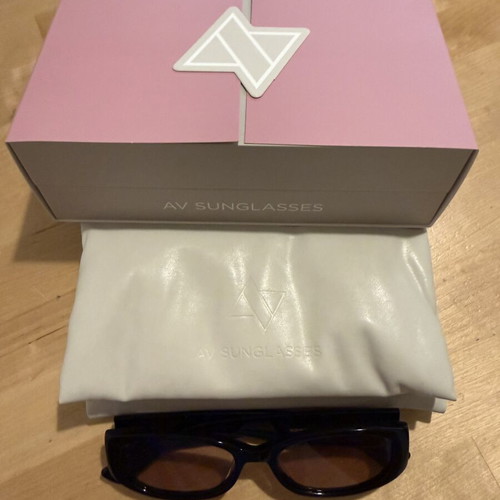AV sunglasses Noemie black like new with case and box