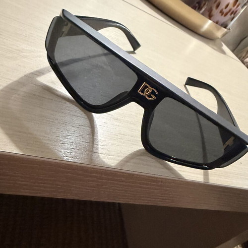Dolce & Gabbana sunglasses unisex like new, black and grey lenses