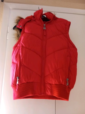 Red sleeveless thick jacket with hood like new