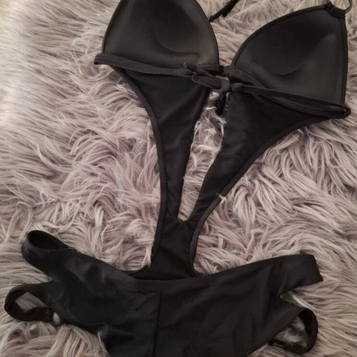 Med one-piece swimsuit like new, size M, black