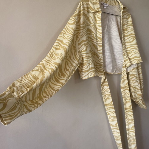Edited shirt like new, beige and yellow, size M