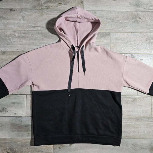 Hooded sweater like new, very soft, size M