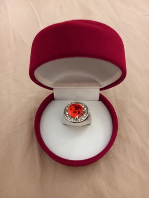 PRICE DROP: ONLY 42 EUROS. SILVER RING WITH RED CZ - WHITE CZ AROUND SIZE 56.