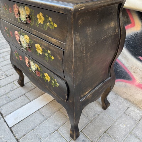 Painted chest of drawers like new