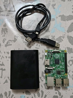 Raspberry Pi model b като нов с калъф и usb заряден кабел