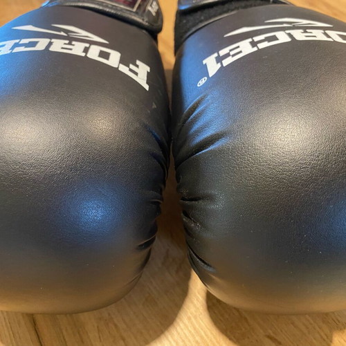 Boxing gloves size 8 like new