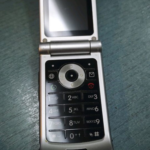 Motorola W 377 cell phone used, non-functional, silver