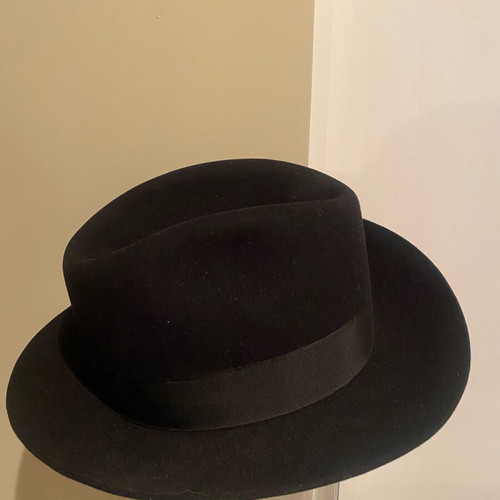 Black hat like new, size 60