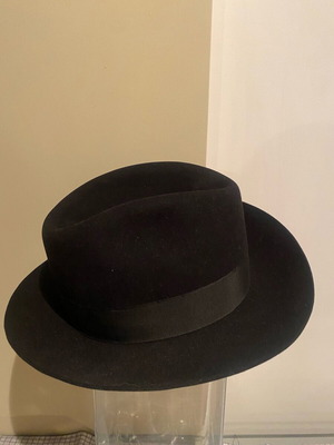 Black hat like new, size 60