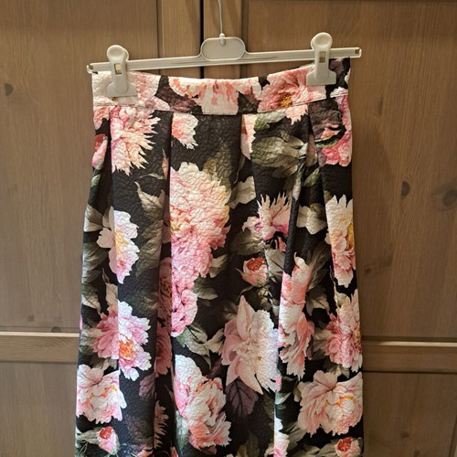 Floral midi skirt made in Italy like new, size M