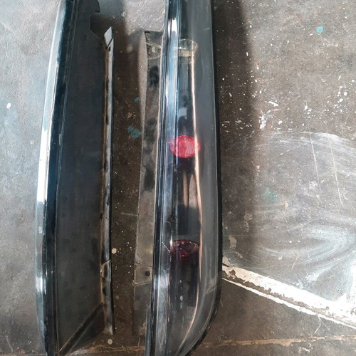 Ford Focus MK2 rear lights used, one with crack