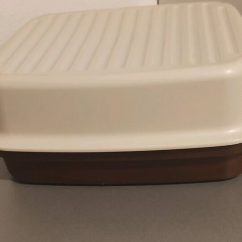 Tupperware two used baking pans combined into one large pan