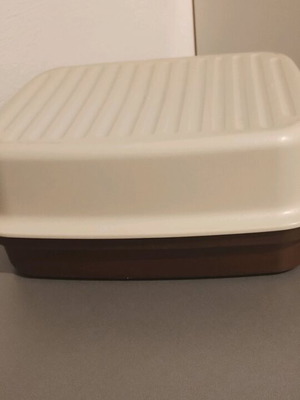 Tupperware two used baking pans combined into one large pan