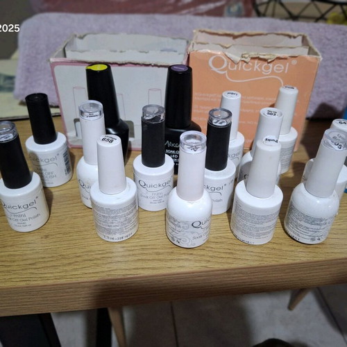 Manicure pedicure equipment like new with 47 semi-permanent polishes, bag and sterilizer