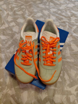 Adidas Gazelle dipata shoes like new, solar orange/gum, size 38