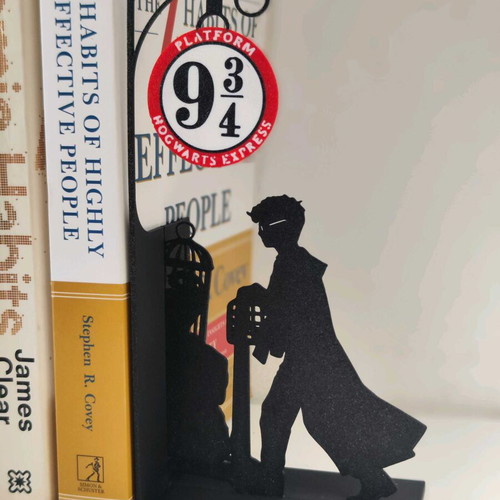 Harry Potter bookend Platform 9 3/4 like new