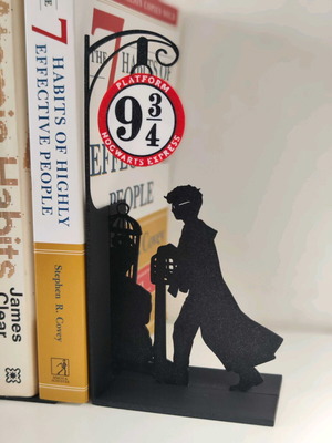 Harry Potter bookend Platform 9 3/4 like new