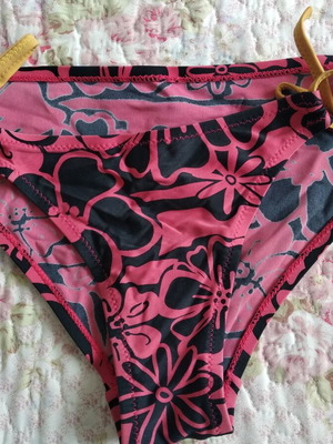 Bikini bottom like new, size S, black and red