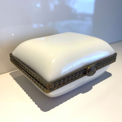 Porcelain storage box used - mini jewelry box