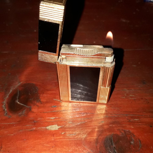S.T.DUPONT lighter used with black Chinese lacquer