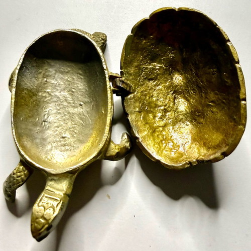Brass turtle jewelry box like new, decorative item