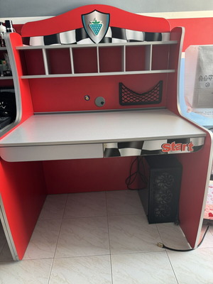 Cilek children's desk like new