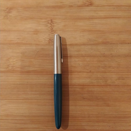 Vintage Parker 21 pen used, collectible green