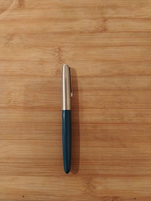 Vintage Parker 21 pen used, collectible green