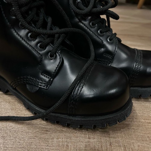 Underground England leather ranger boots like new, black