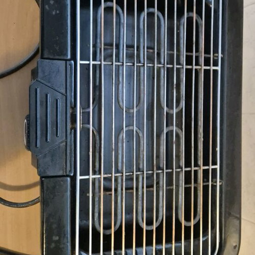 Petrom electric grill used with signs of wear