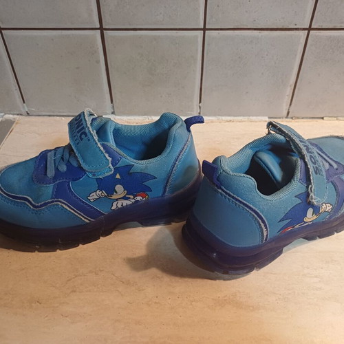 Sonic the Hedgehog kids sports shoes size 27 used with functional lights blue