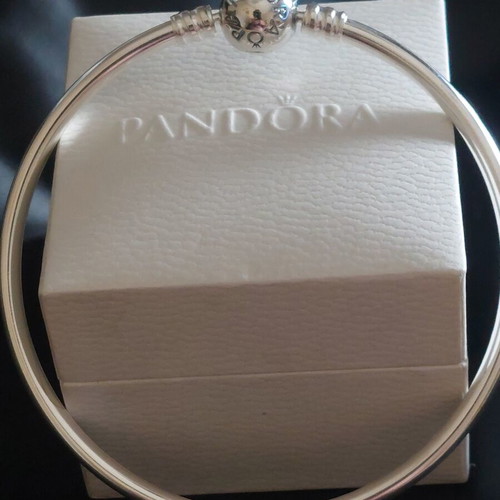 Pandora bracelet new with round clasp, sizes 18 and 21 cm